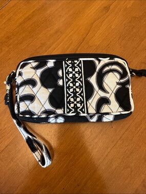 Vera Bradley Wristlet Clutch in Black and White Floral Quilted Print